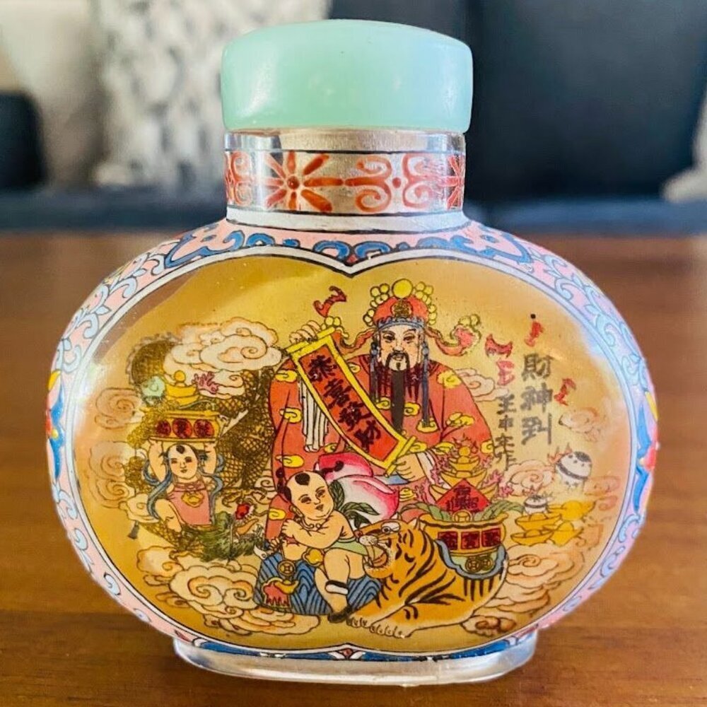 Vintage Chinese Snuff Bottle Hand Reverse Painted Jade Stopper